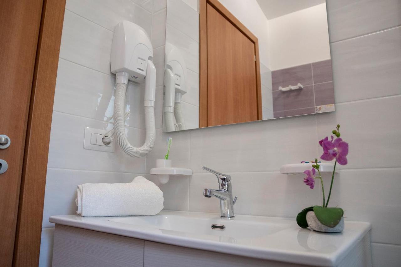 Il Mirto Residence มารีนาดีกาเมโรตา ภายนอก รูปภาพ